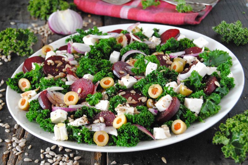 Jarmużowo- buraczkowa sałatka Jarmużowo- buraczkowa sałatka