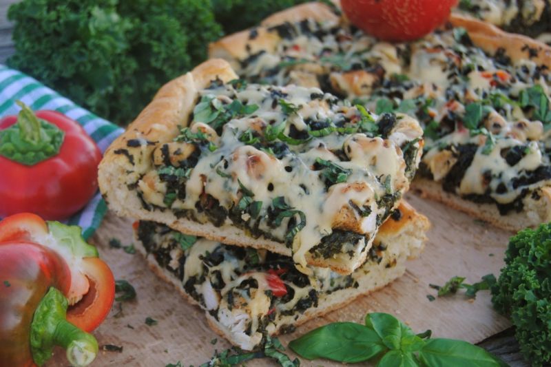 Jarmużowo -kurczakowa pizza Jarmużowo -kurczakowa pizza