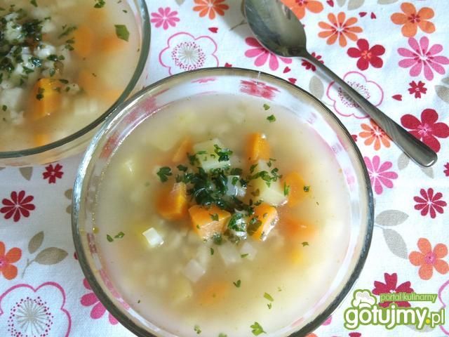 Jarski krupnik z pęczakiem