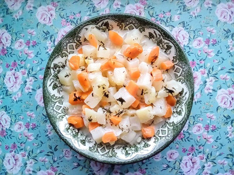 Jarzynka z kalarepki i marchewki do obiadu 