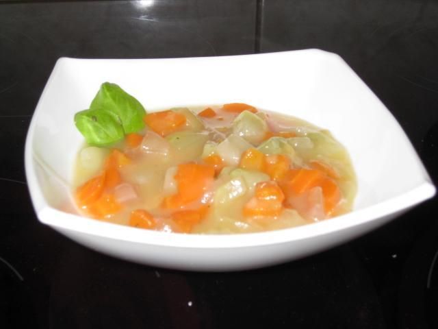 Jarzynka z marchewki,kalarepy i...  Jarzynka z marchewki,kalarepy i...