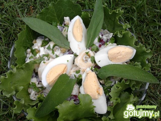 Jarzynowa sałatka z szałwią