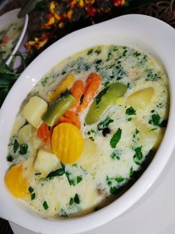 Jarzynowa z serkami topionymi.