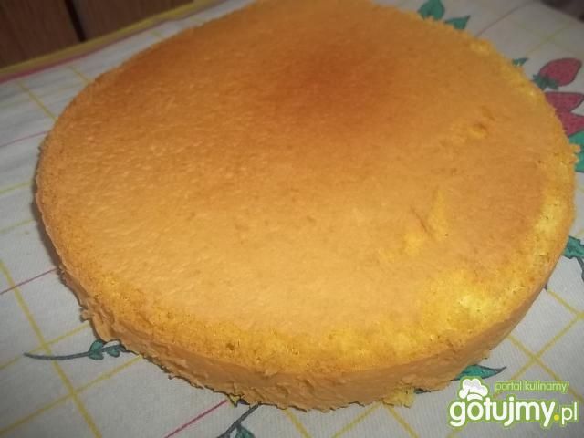 Jasny biszkopt z dwóch jaj