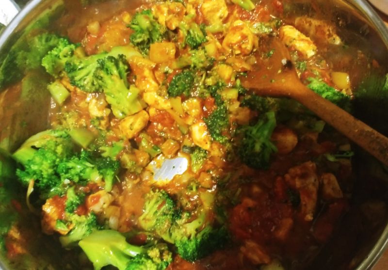 Jednogarnkowa potrawka z kurczaka z warzywami Jednogarnkowa potrawka z kurczaka z warzywami