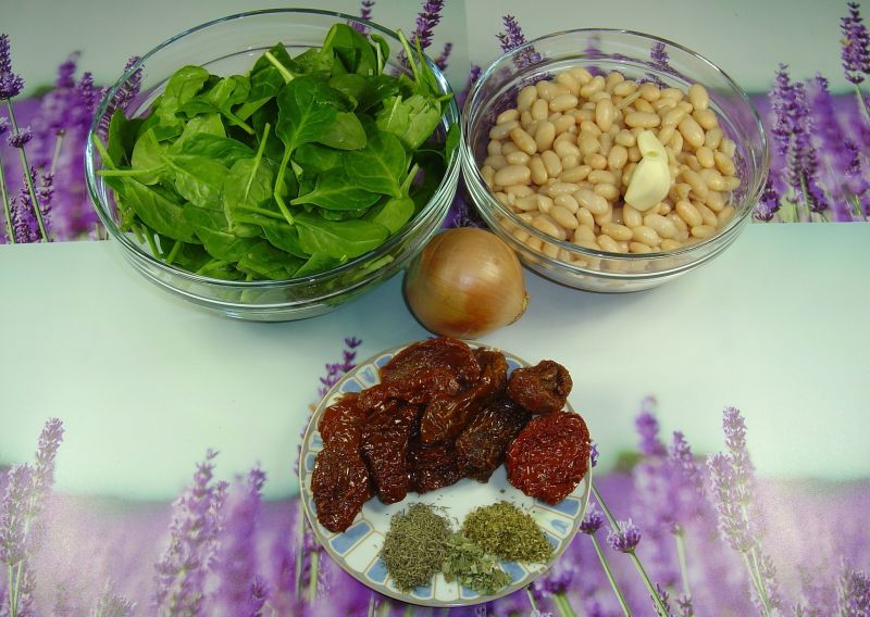 Jednogarnkowe danie z fasolą i suszonym pomidorem