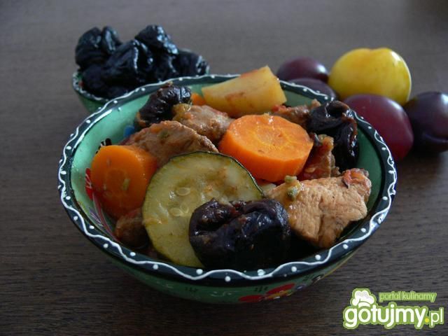 Jednogarnkowe mięsiwa z warzywami i śliw Jednogarnkowe mięsiwa z warzywami i śliw