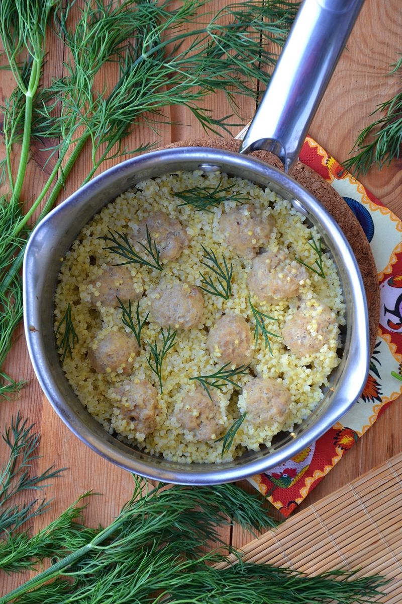 Jednogarnkowe pulpeciki cielęce z kaszą jaglaną Jednogarnkowe pulpeciki cielęce z kaszą jaglaną