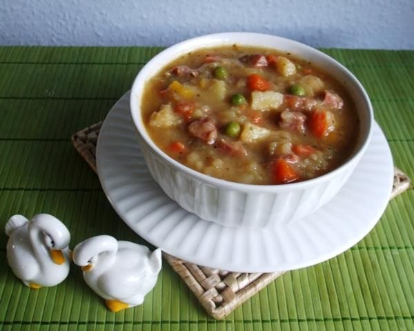 Jednogarnkowiec z warzywami i kielbasą