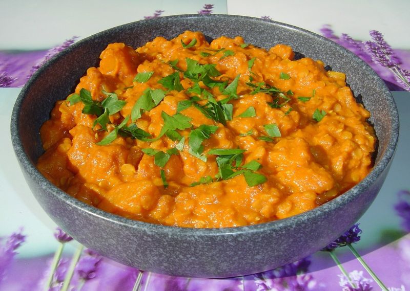 Jesienna dynia hokkaido z curry i soczewicą