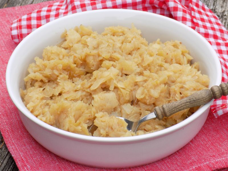 Jesienna kapusta duszona z cebulą Jesienna kapusta duszona z cebulą