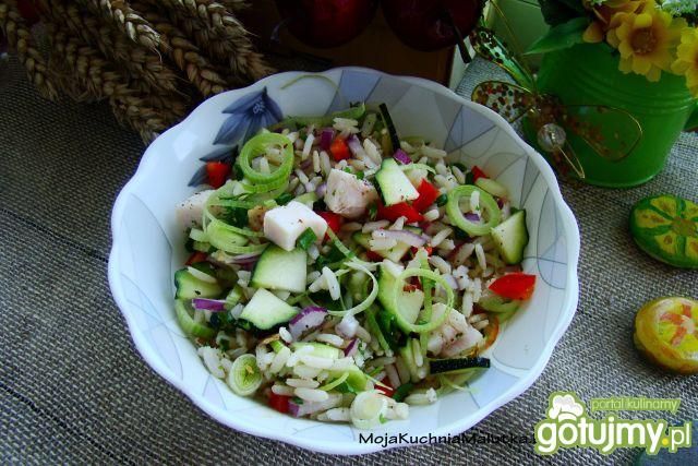 Jesienna sałatka ryżowa z porem 