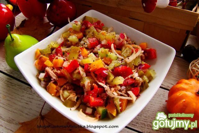 Jesienna sałatka z tuńczykiem  Jesienna sałatka z tuńczykiem