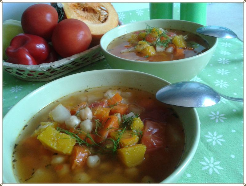 Jesienna zupa z ciecierzycą