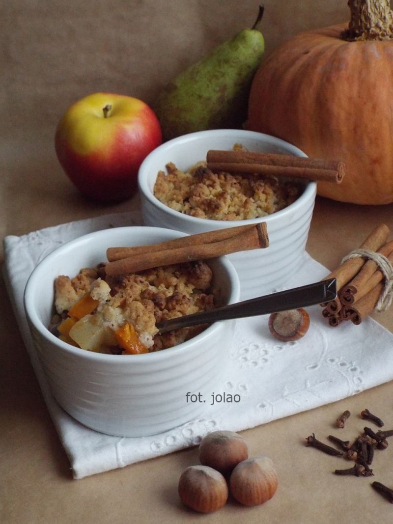 Jesienne crumble z orzechową kruszonką Jesienne crumble z orzechową kruszonką
