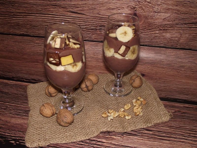 Jesienny budyniowy deser z orzechami