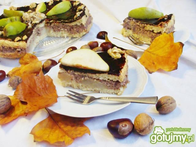 Jesienny tort czekoladowy z gruszkami 