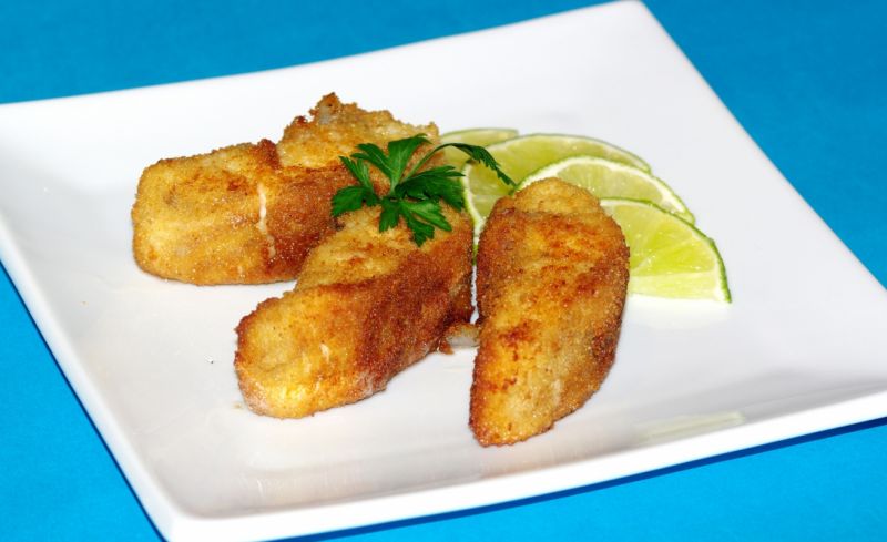 Jesiotr smażony w bułce