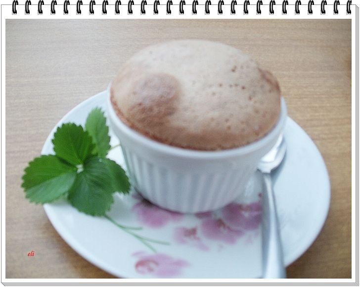 Jeżyny Eli pod jajeczną pianką