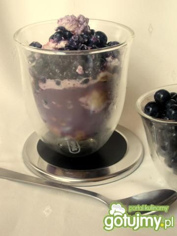 Jgodowy deser z mrożoną kawą