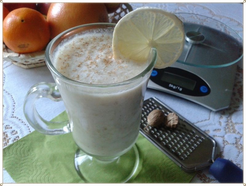 Jogurt bananowo-gruszkowy z gałką muszkatołową Jogurt bananowo-gruszkowy z gałką muszkatołową