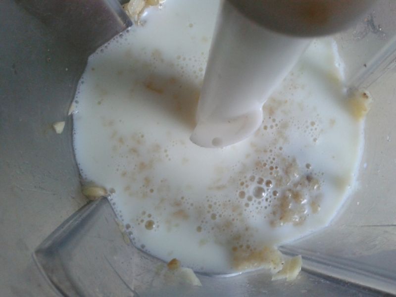 Jogurt bananowo-gruszkowy z gałką muszkatołową