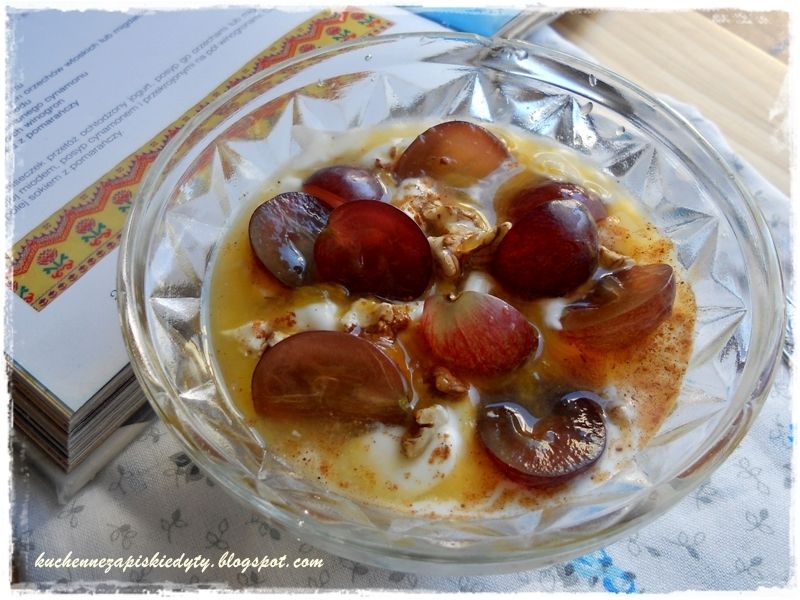 Jogurt grecki z pysznymi dodatkami Jogurt grecki z pysznymi dodatkami