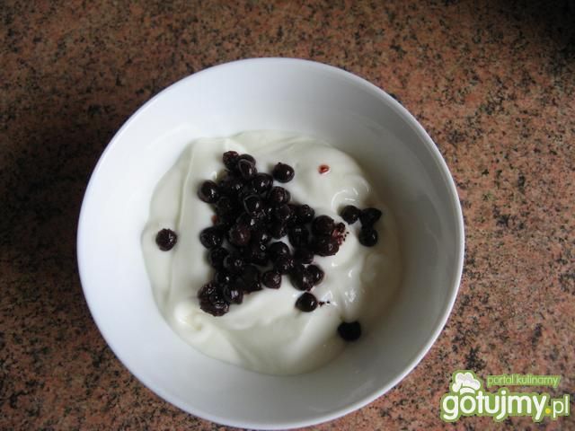Jogurt z jagodami