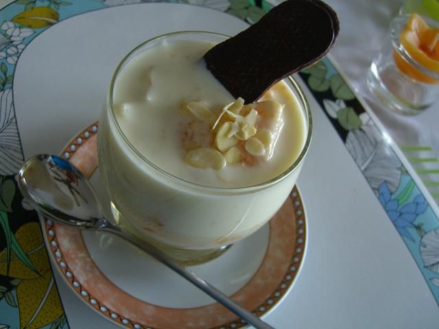 Jogurt z owocami ..... Jogurt z owocami .....