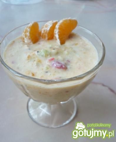 Jogurt z owocami i likierem  Jogurt z owocami i likierem