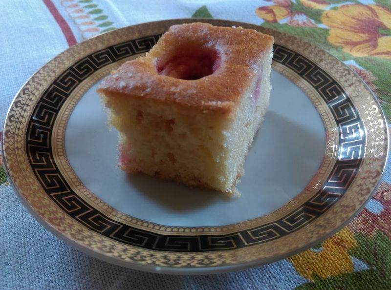 Jogurtowa kostka z truskawkami Jogurtowa kostka z truskawkami