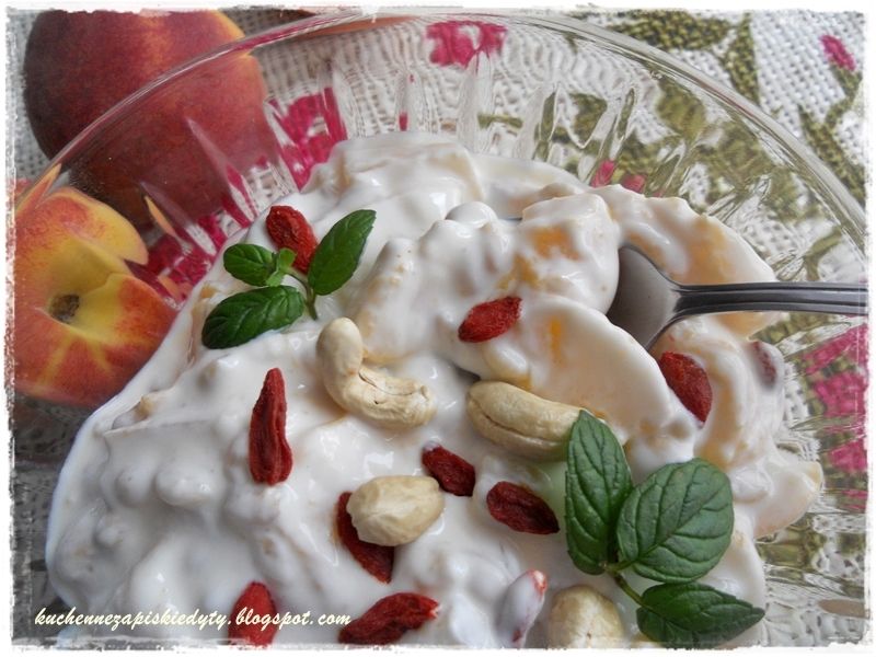 Jogurtowa przekąska z samymi pysznościami Jogurtowa przekąska z samymi pysznościami