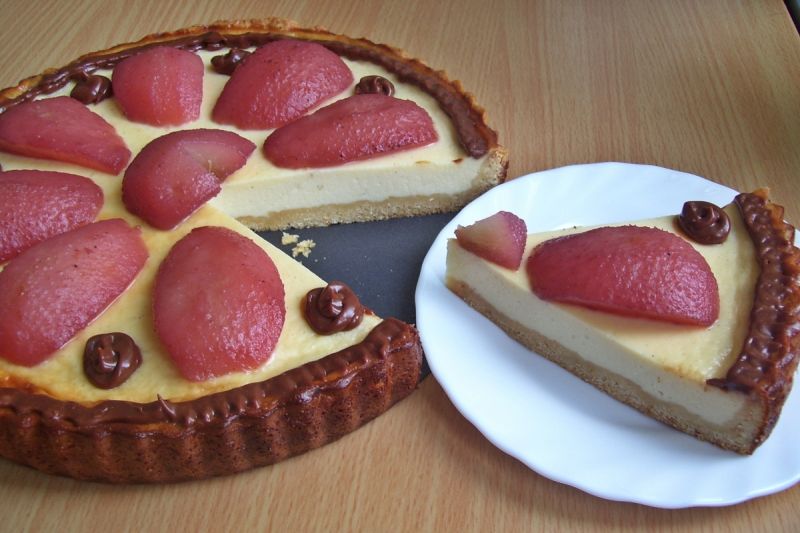 Jogurtowa tarta z korzennymi gruszkami Jogurtowa tarta z korzennymi gruszkami