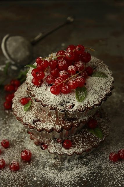 Jogurtowe babeczki z czerwoną porzeczką 