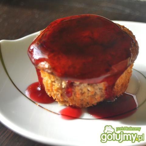 Jogurtowe babeczki z sosem malinowym