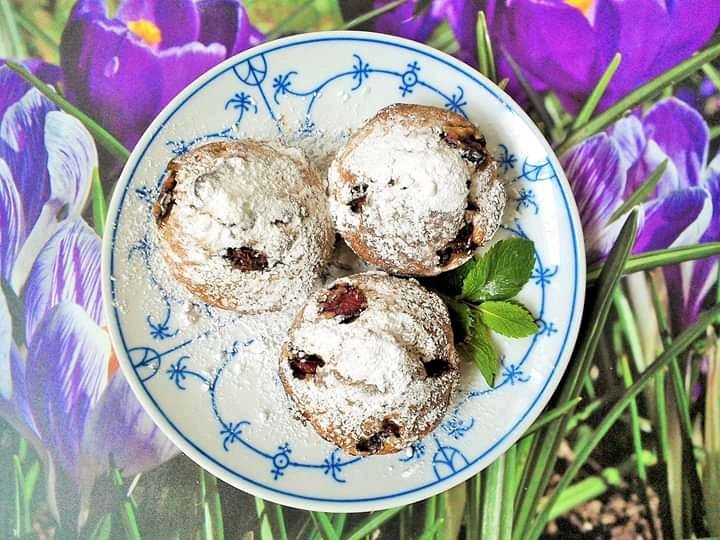 Jogurtowe babeczki z wiśniami Jogurtowe babeczki z wiśniami