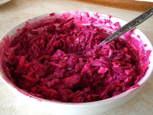 Jogurtowe buraczki z cebulą