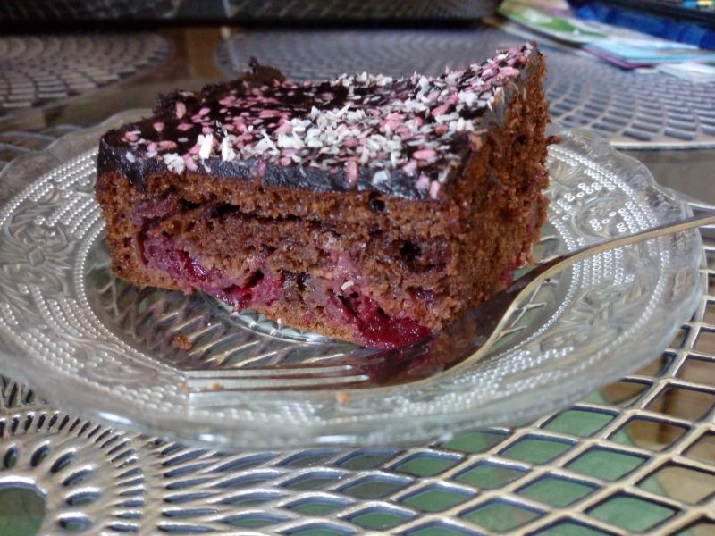 Jogurtowe ciasto czekoladowe z wiśniami Jogurtowe ciasto czekoladowe z wiśniami