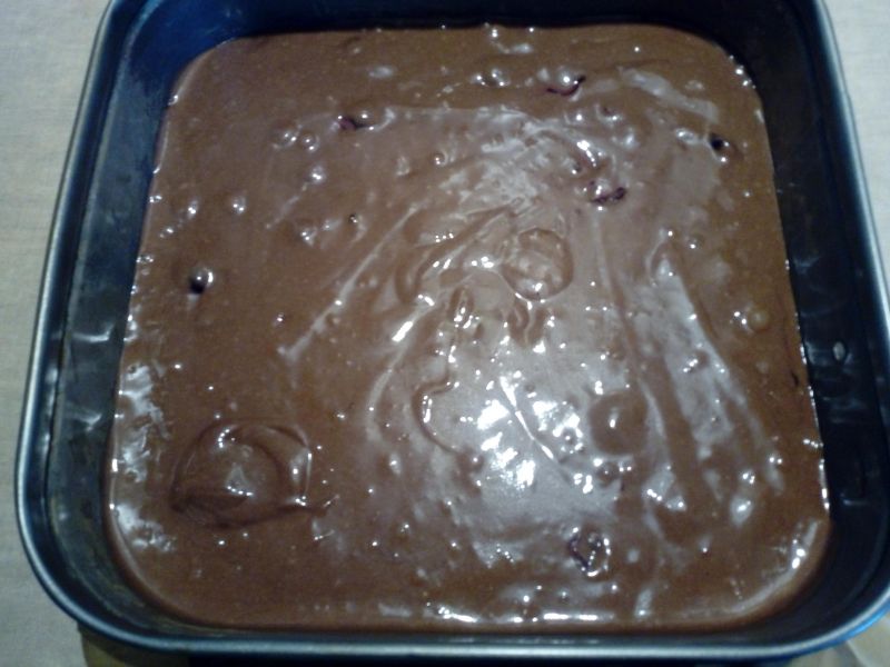 Jogurtowe ciasto czekoladowe z wiśniami