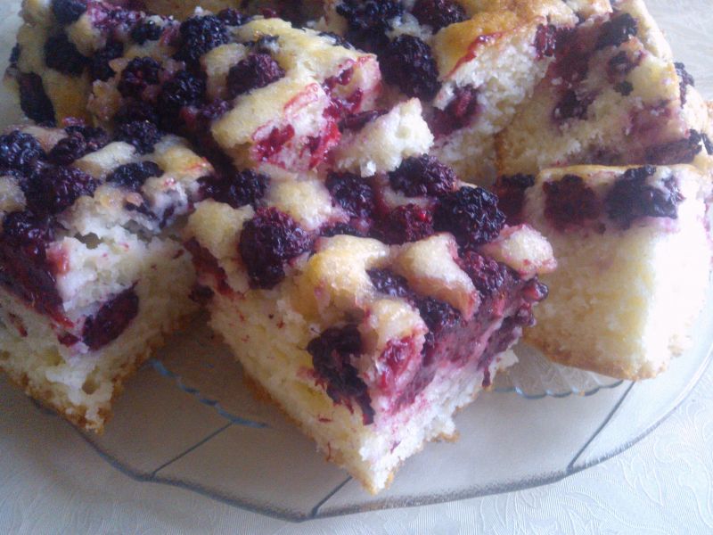 Jogurtowe ciasto z jeżynami