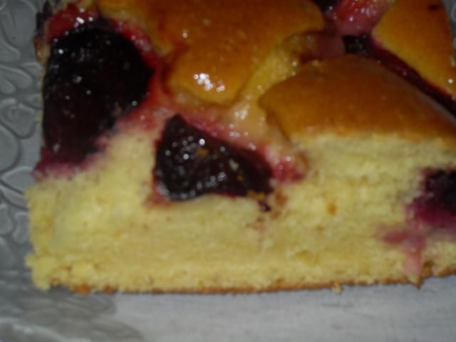 Jogurtowe ciasto ze śliwkami  Jogurtowe ciasto ze śliwkami