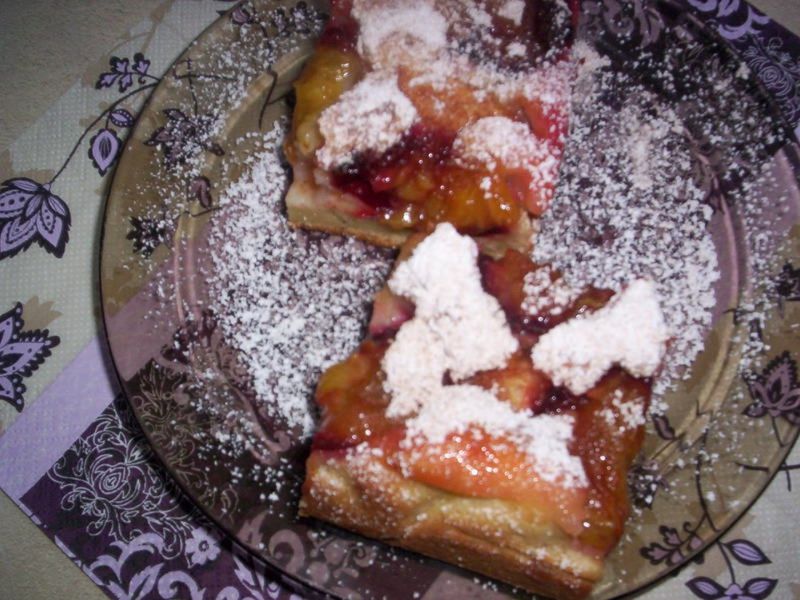 Jogurtowe ciasto ze śliwkami i jabłkami