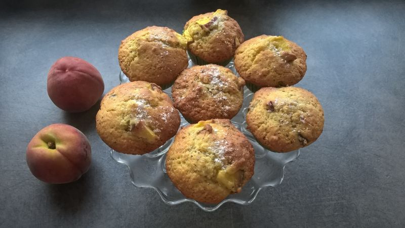 Jogurtowe muffinki z chia i brzoskwiniami