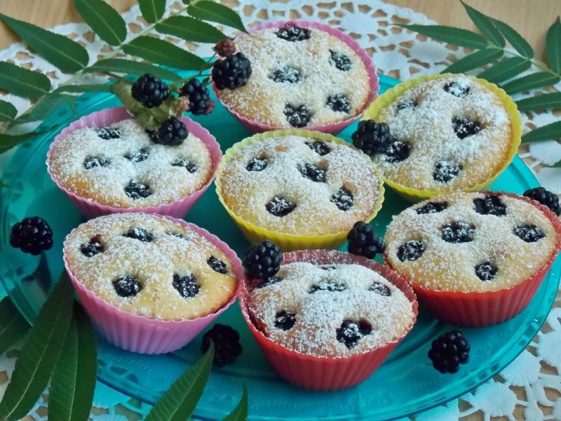 Jogurtowe muffinki z jeżynami Jogurtowe muffinki z jeżynami
