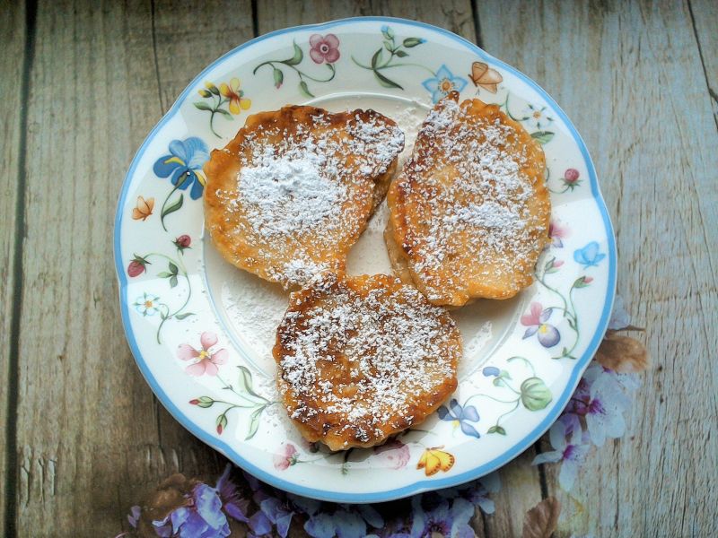 Jogurtowe placuszki z bananem Jogurtowe placuszki z bananem