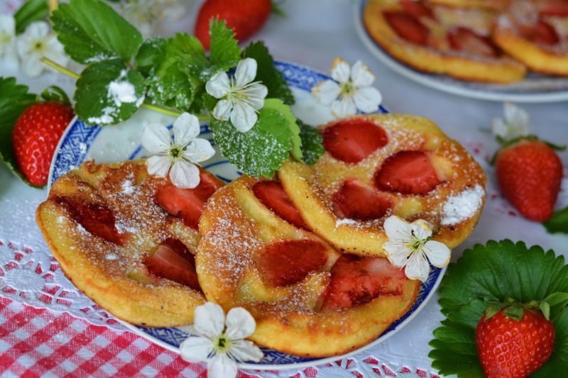 Jogurtowe placuszki z truskawkami