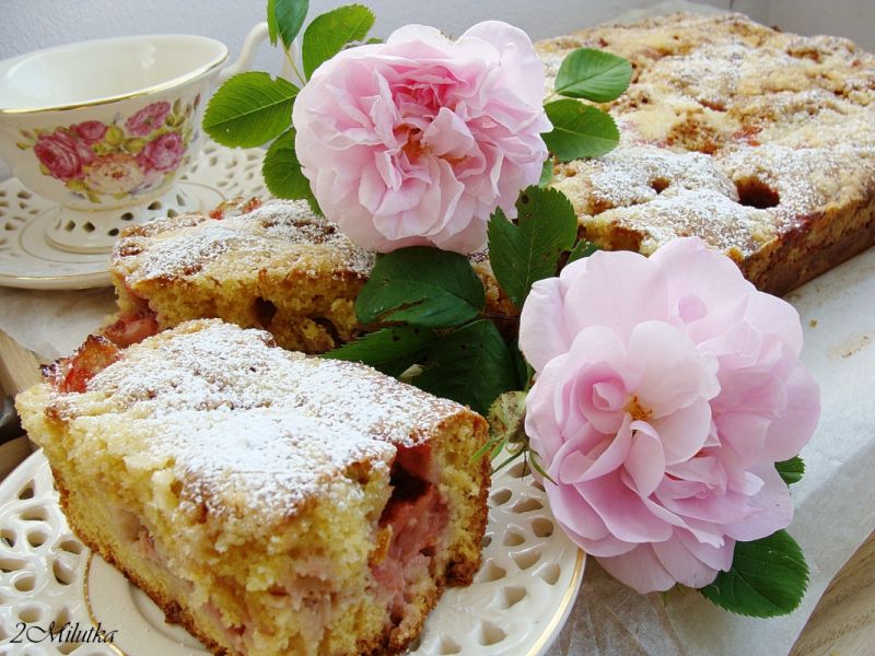 Jogurtowe z truskawkami i kruszonką