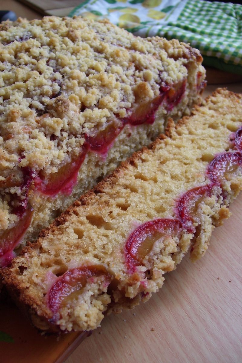 Jogurtowe ze śliwkami i orzechową kruszonką