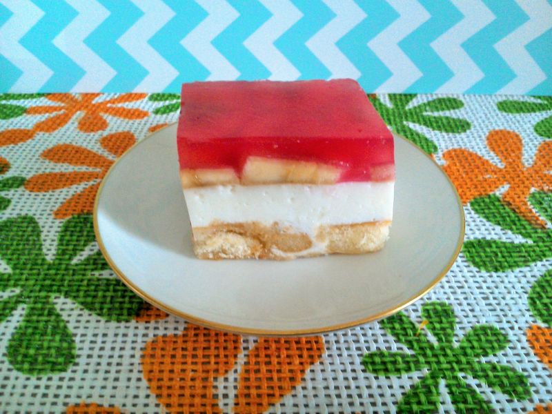 Jogurtowiec na biszkoptach z bananem Jogurtowiec na biszkoptach z bananem