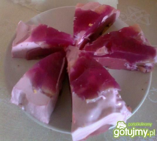 Jogurtowiec rubinowy z ananasami 